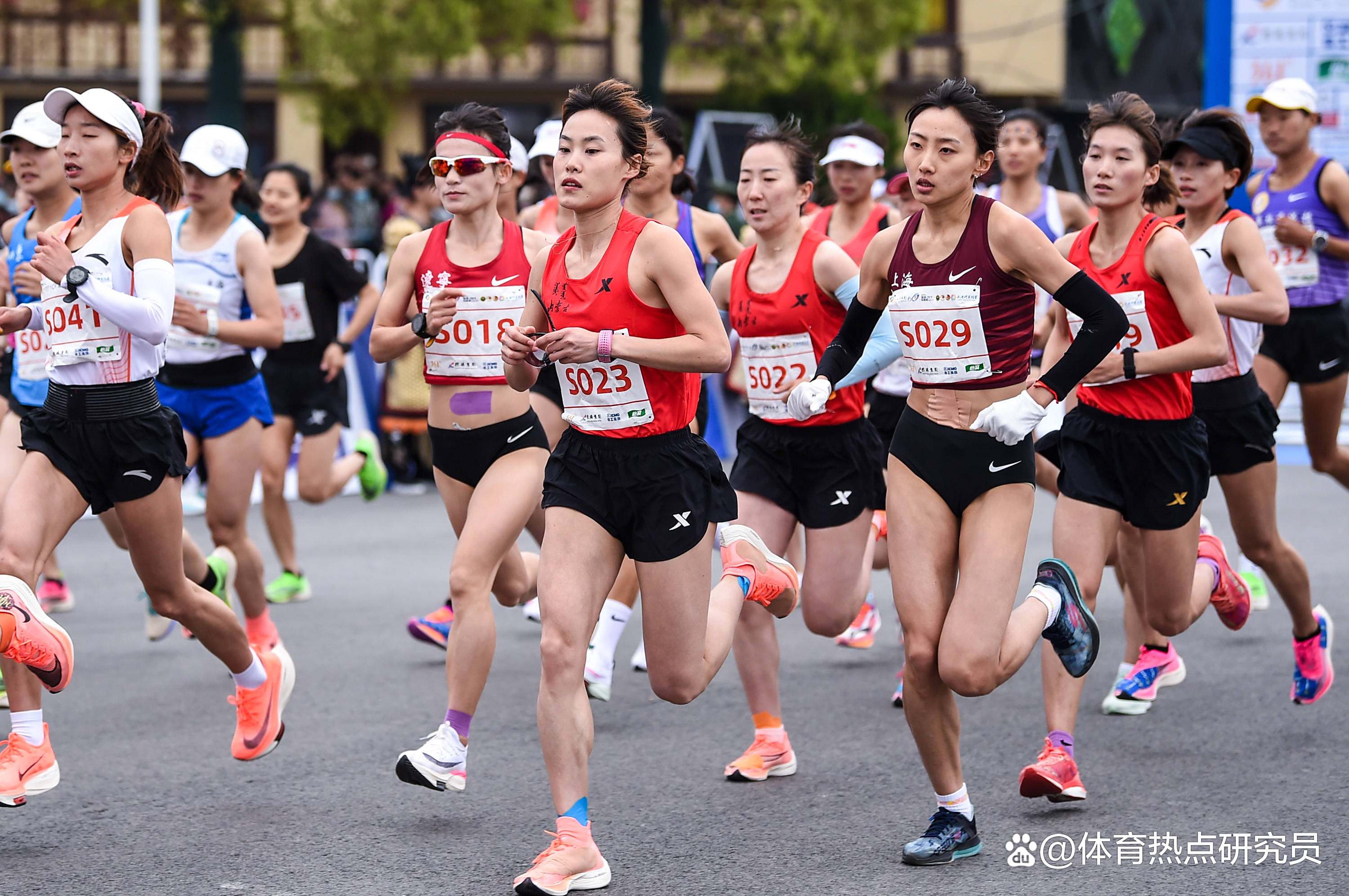  正在直播2020绍兴国际马拉松赛 