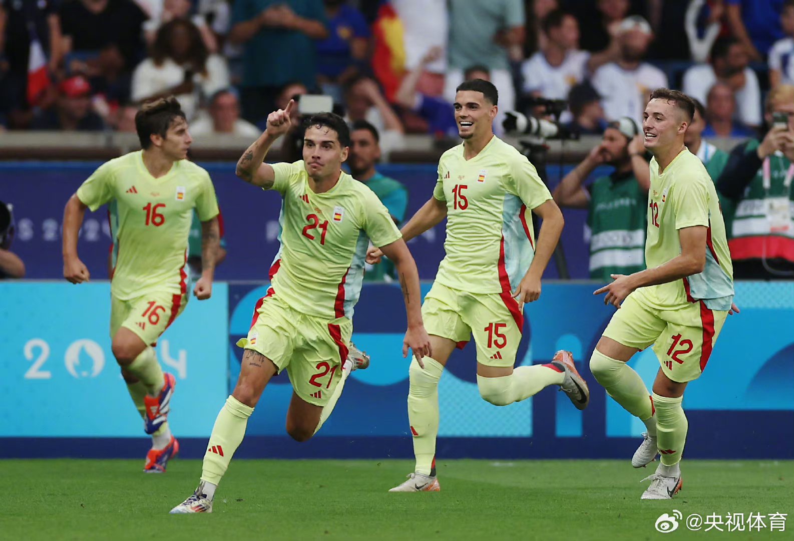  岭北雷霆队鏖战东海金雕队，拳击大师赛击败，替补奇兵立功。韧性比赛的样板