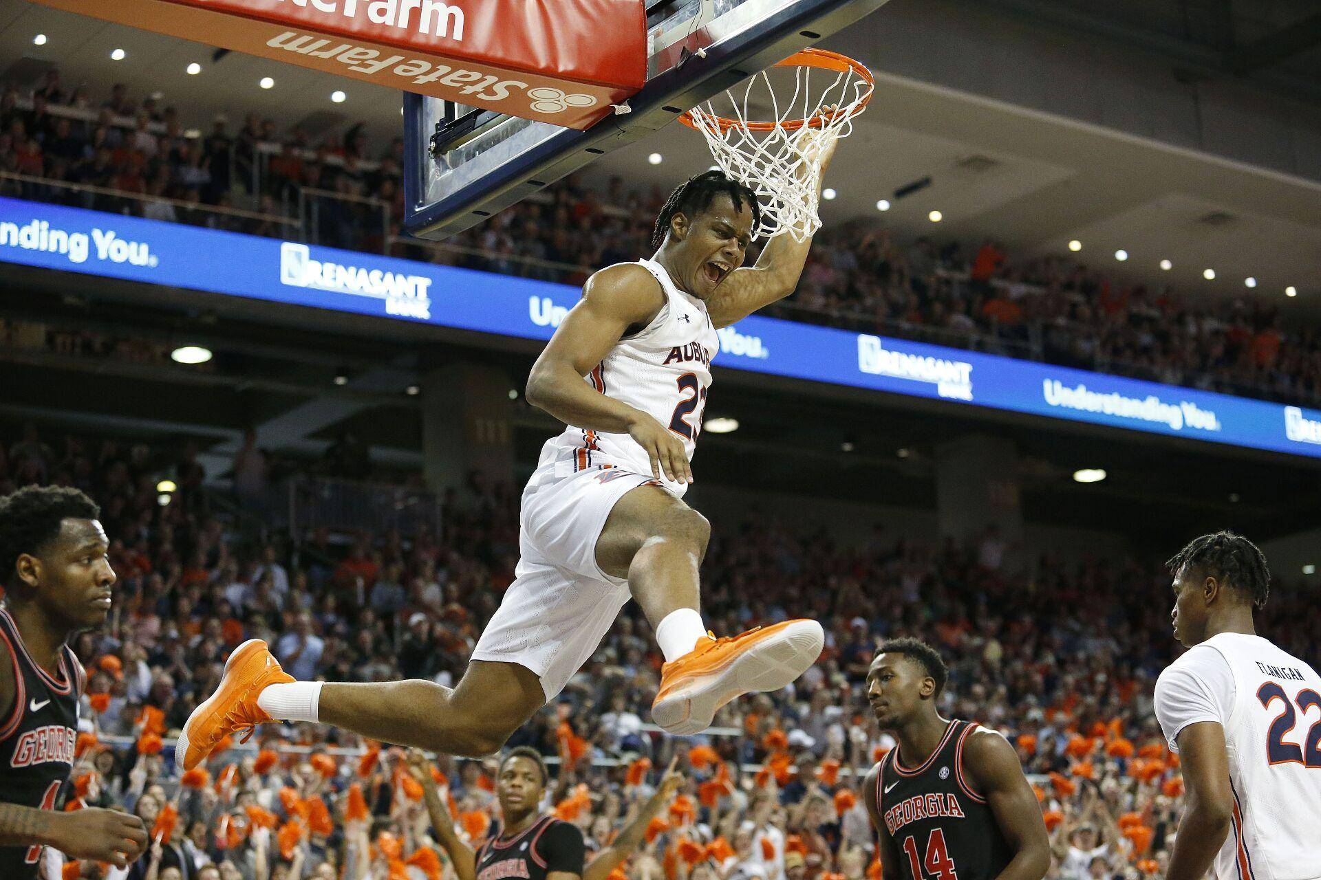  里尔训练开放日，赛前造点机会引欢呼，NBA常规赛在即，球探报告显示潜力