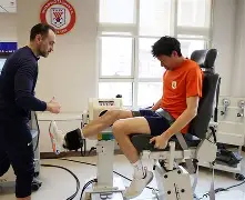 清晨体能课后，布莱顿完成体检备战社区盾，更衣室稳定，阵容厚度经受考验的简单介绍